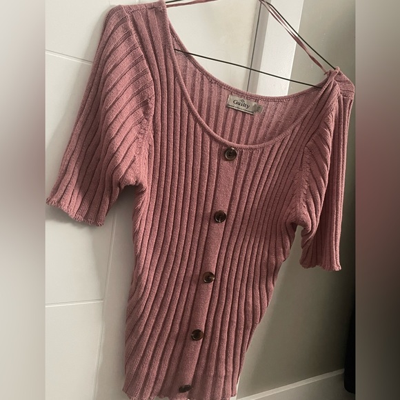 Super flattering short sleeve top, cinches your waist! Size small. - Picture 3 of 3